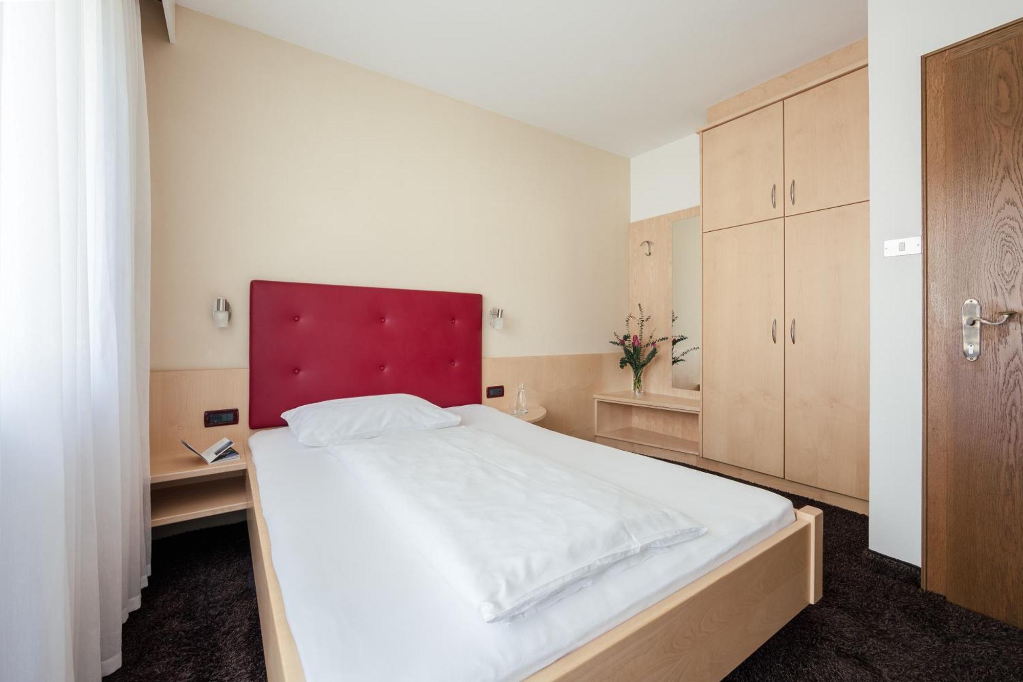 Hotel Garni Sirmian Мерано Екстериор снимка
