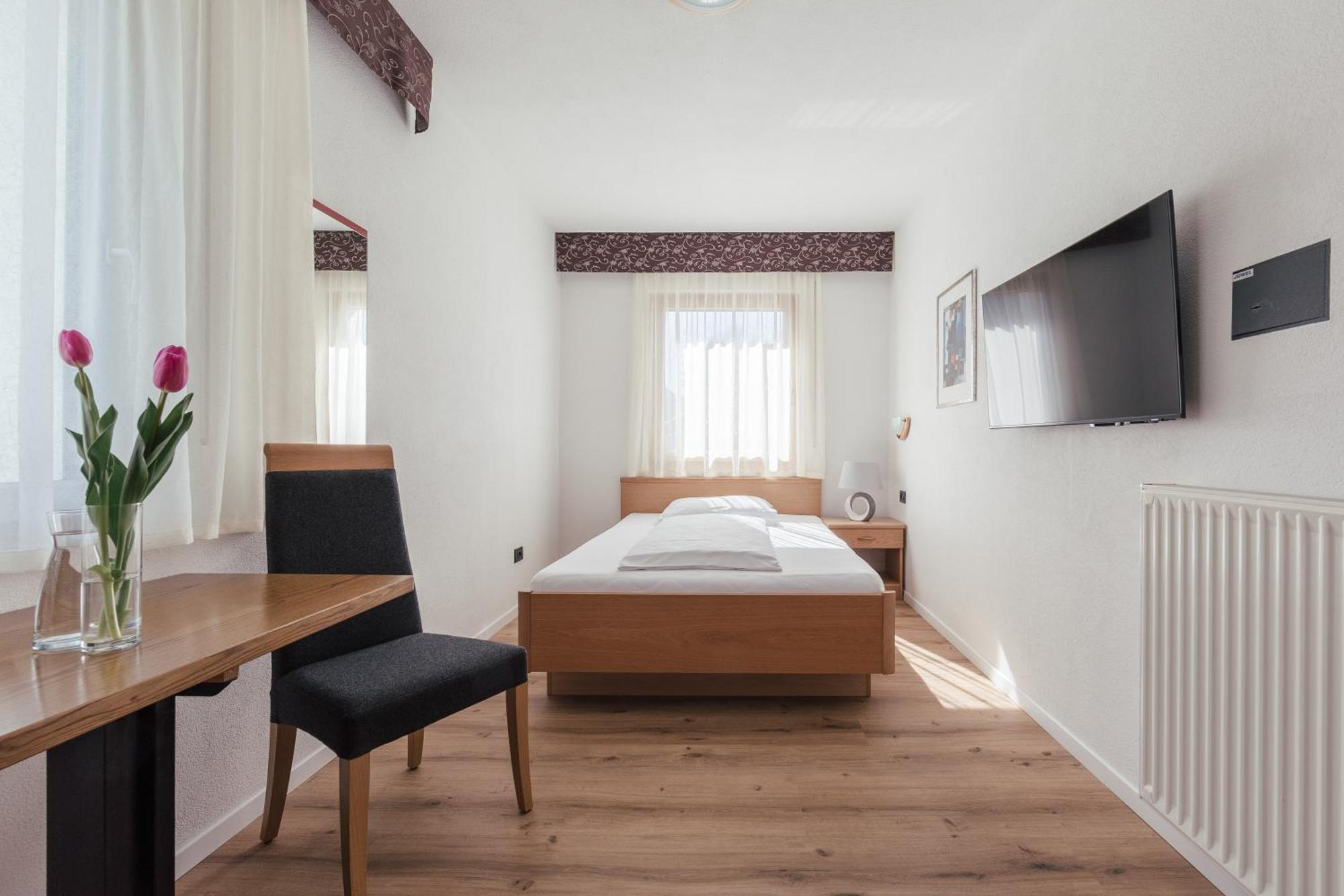 Hotel Garni Sirmian Мерано Екстериор снимка