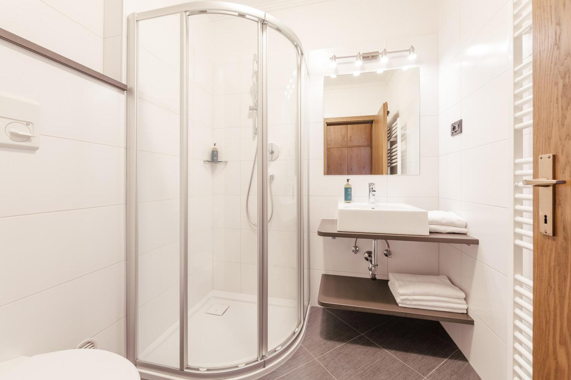 Hotel Garni Sirmian Мерано Екстериор снимка